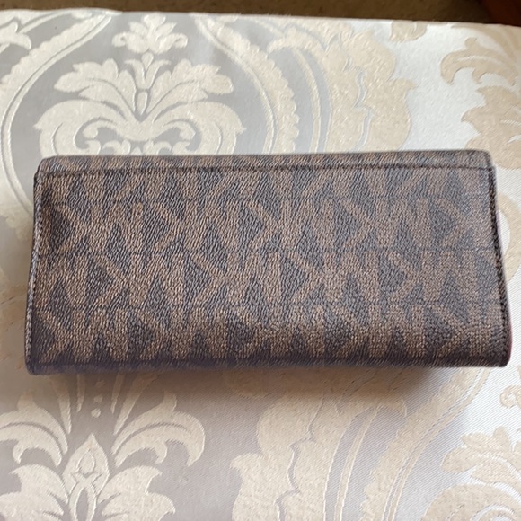 Michael kors wallet - Picture 3 of 5
